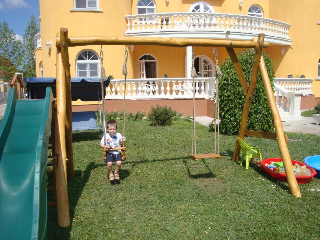 Kastély Panzió Hajdúszoboszló Extérieur photo