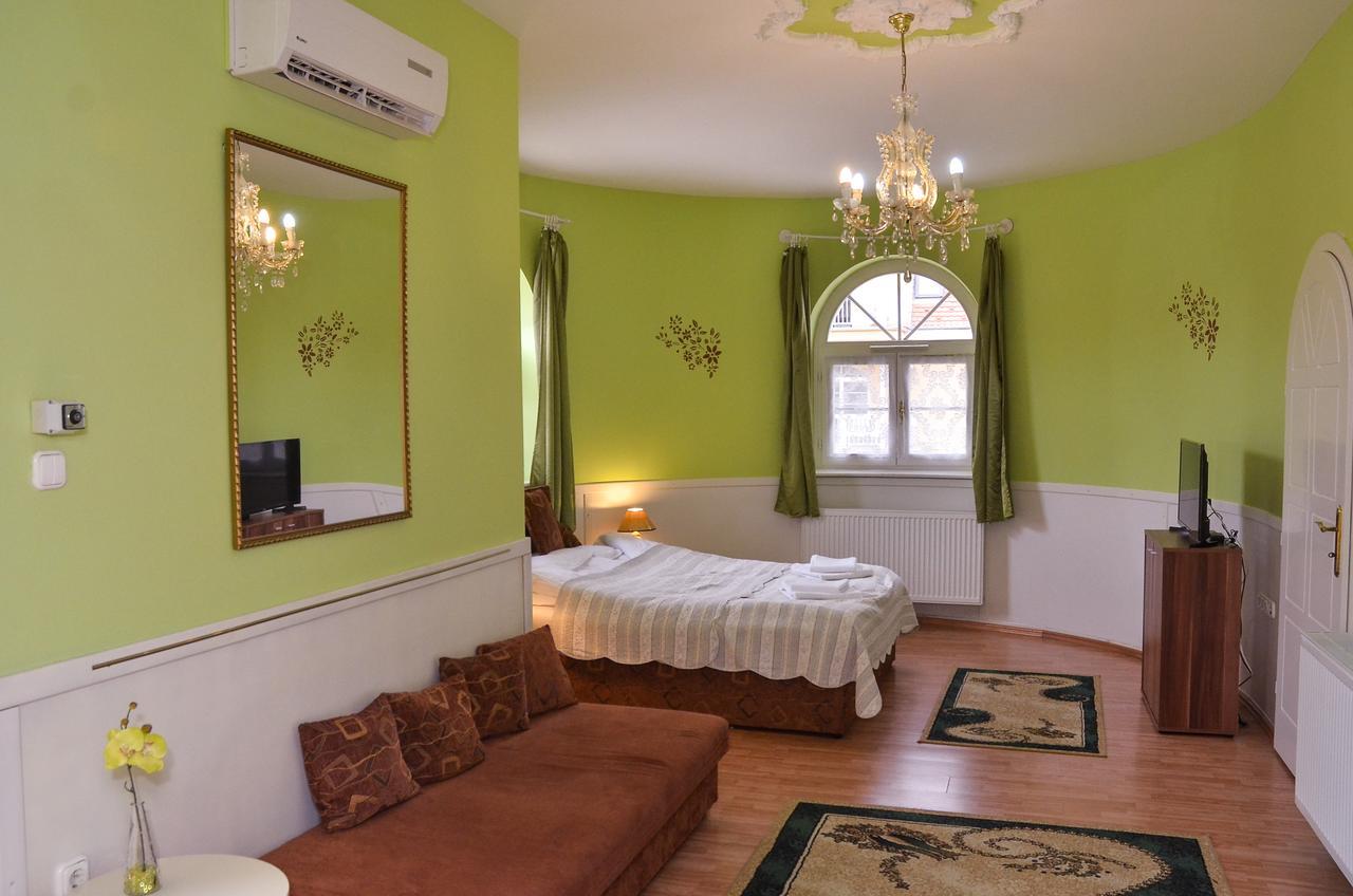 Kastély Panzió Hajdúszoboszló Extérieur photo