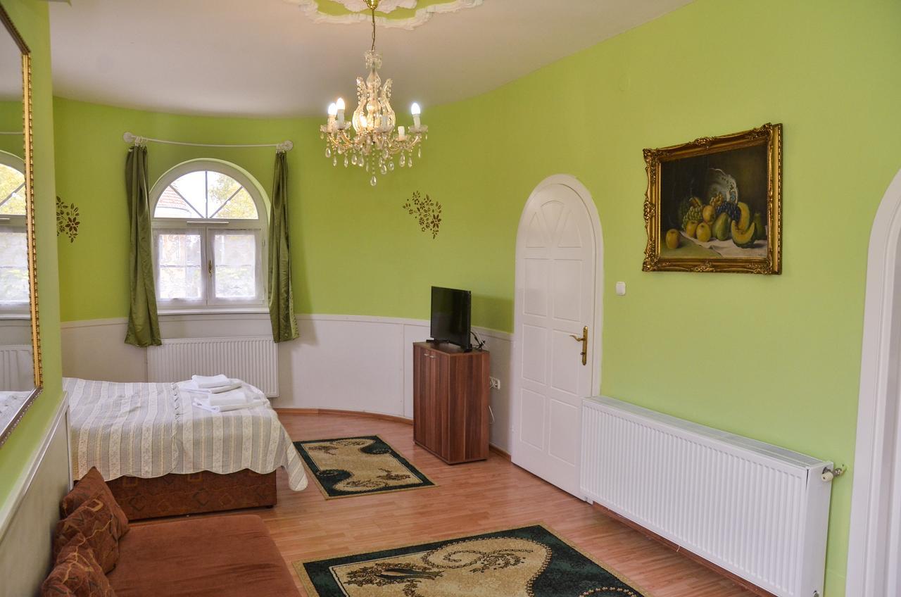 Kastély Panzió Hajdúszoboszló Extérieur photo