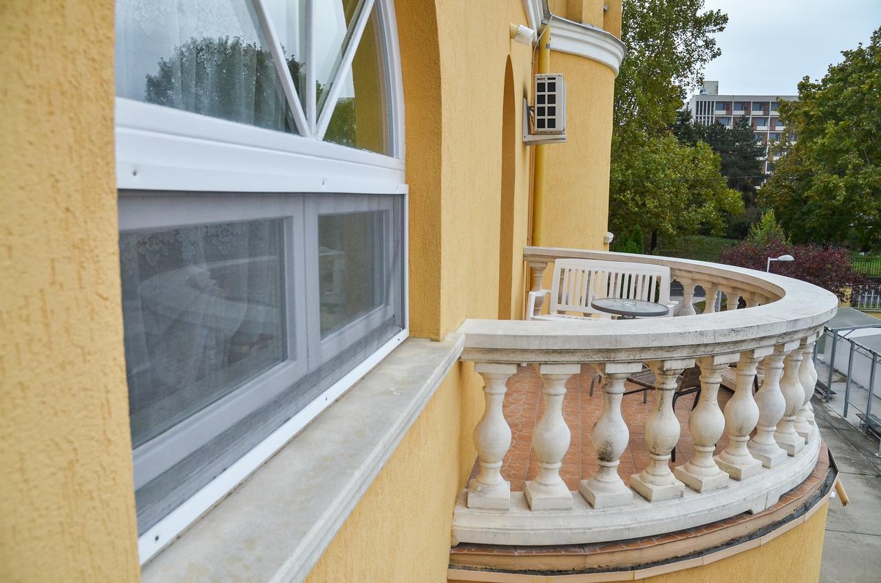 Kastély Panzió Hajdúszoboszló Extérieur photo