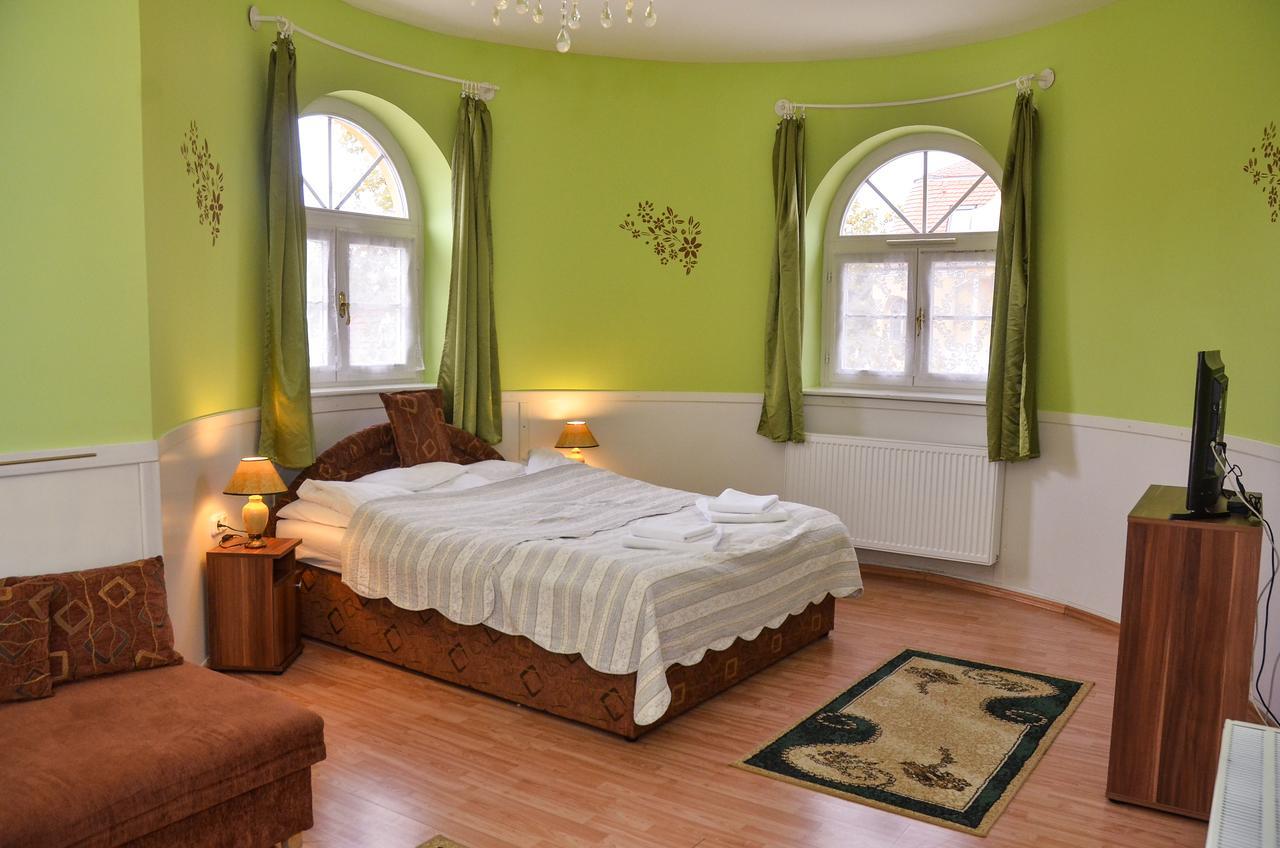 Kastély Panzió Hajdúszoboszló Extérieur photo