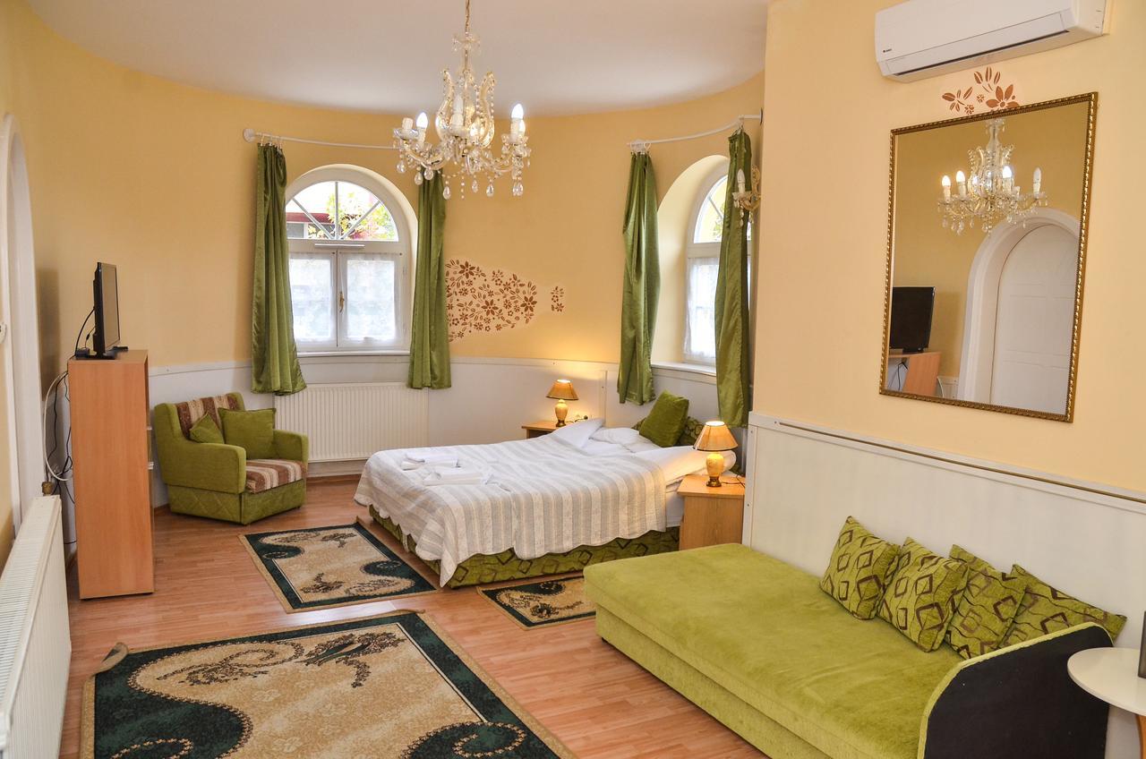 Kastély Panzió Hajdúszoboszló Extérieur photo