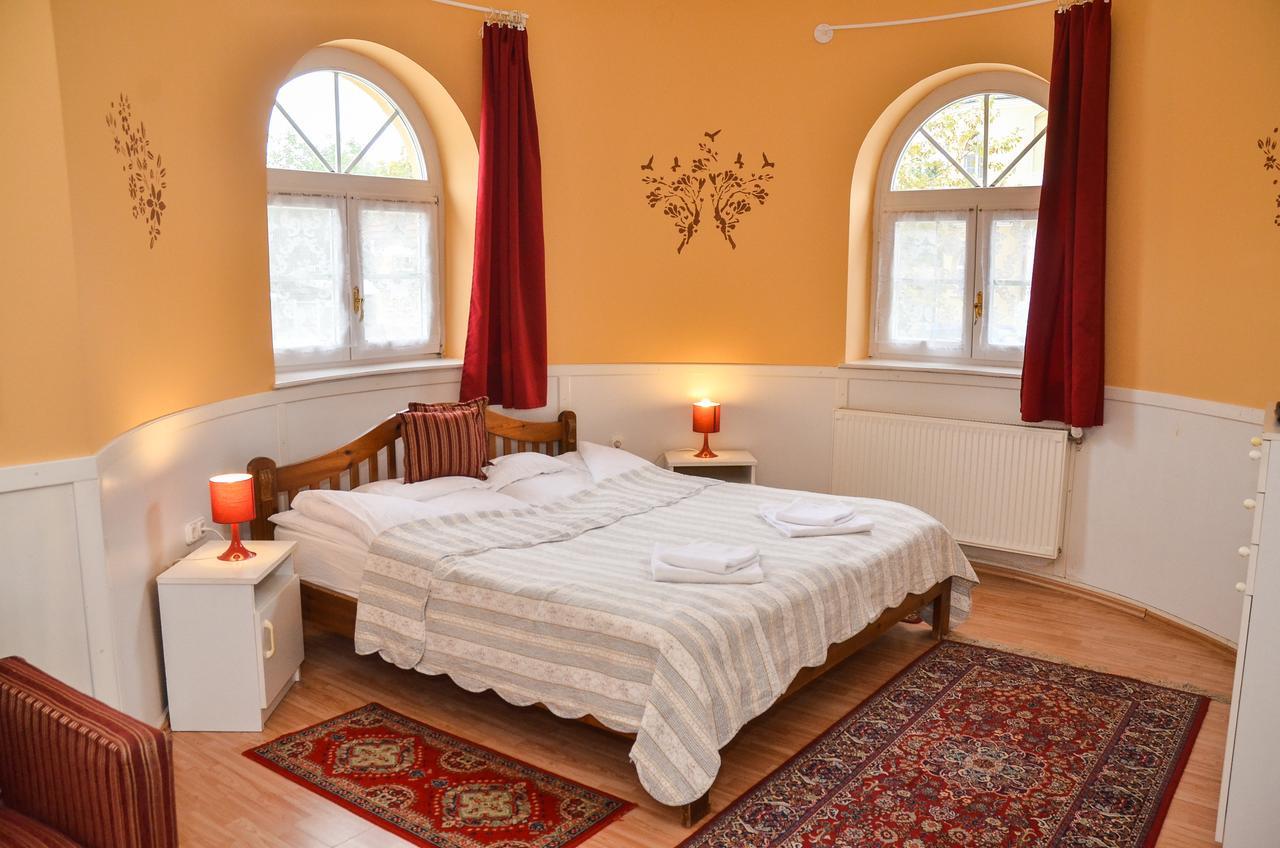 Kastély Panzió Hajdúszoboszló Extérieur photo