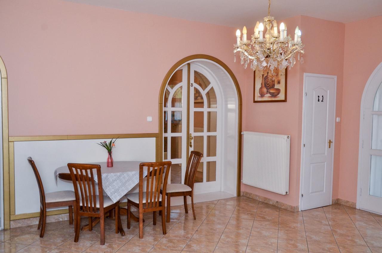Kastély Panzió Hajdúszoboszló Extérieur photo