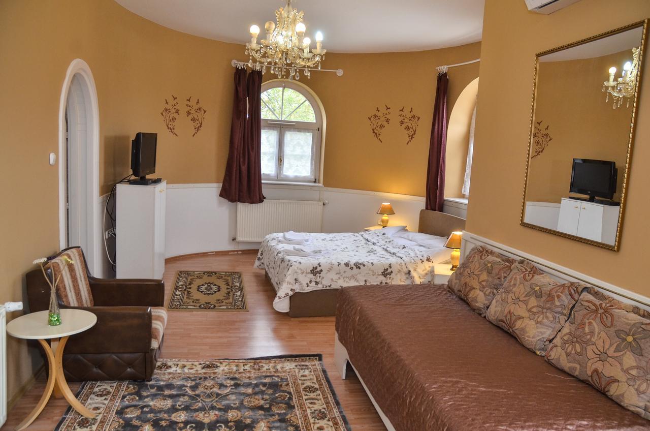 Kastély Panzió Hajdúszoboszló Extérieur photo