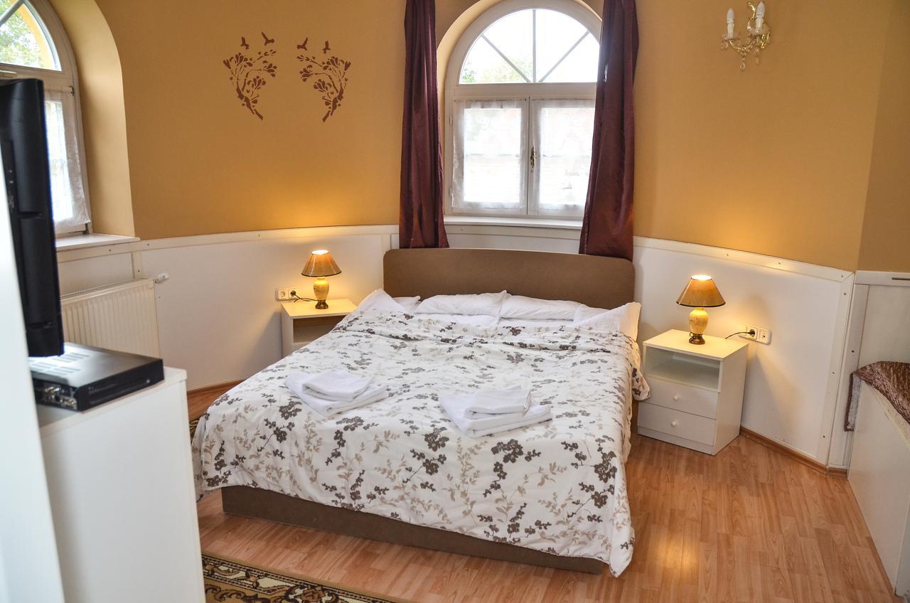 Kastély Panzió Hajdúszoboszló Extérieur photo