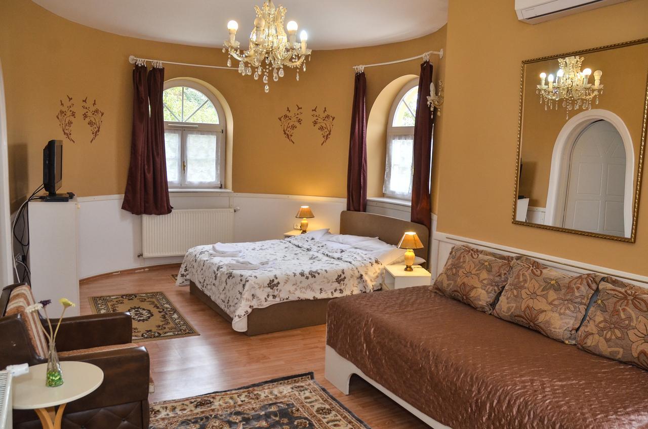 Kastély Panzió Hajdúszoboszló Extérieur photo